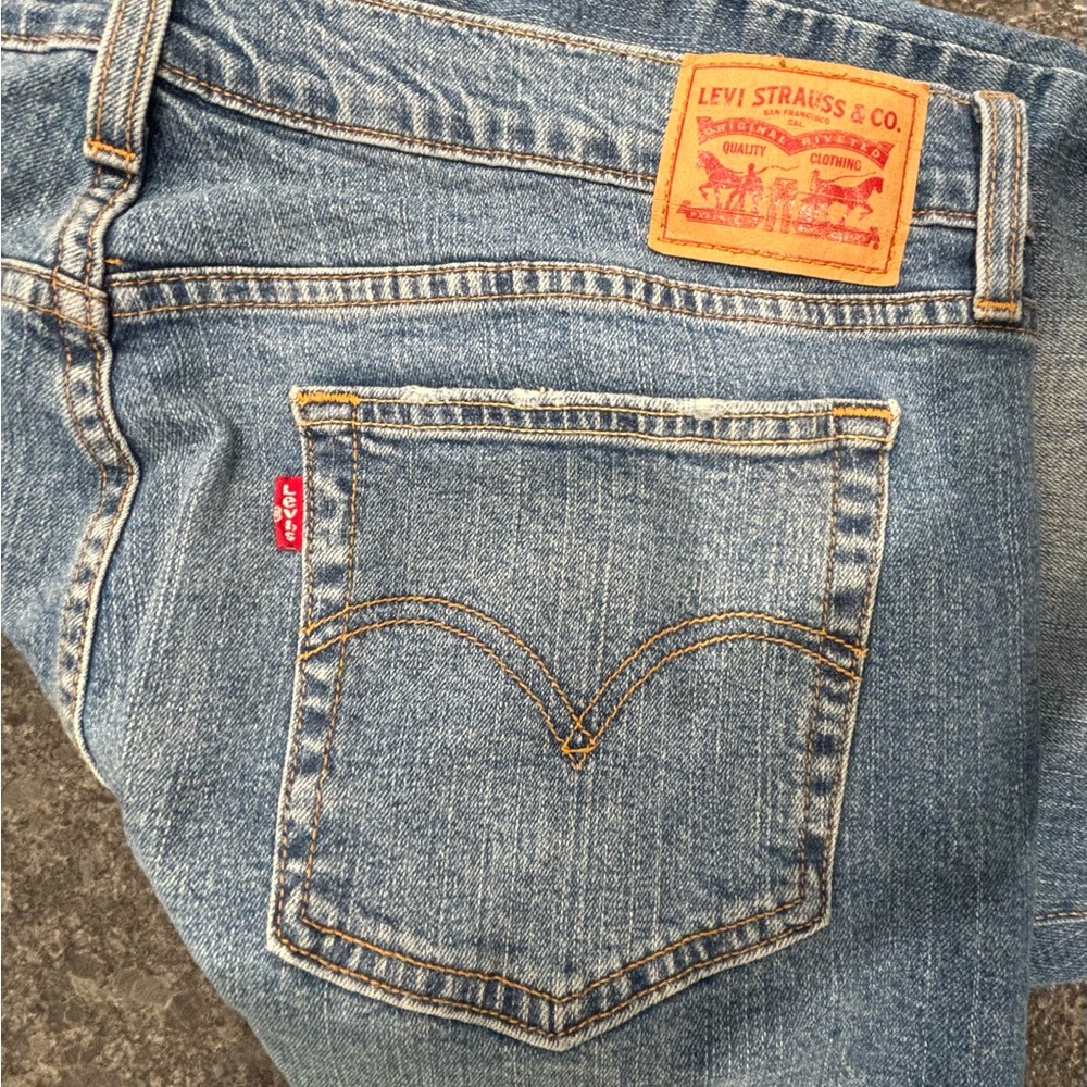 Levi’s Boyfriend fit distressed jeans